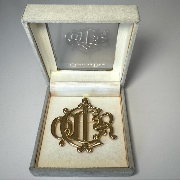 Vintage Christian Dior Gold Tone Crest Monogram Logo Brooch With Original Box - Picture 8 of 9